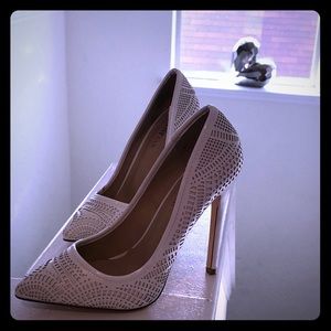 Just Fab White pumps